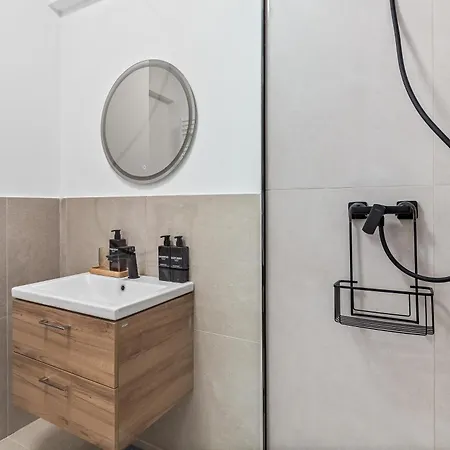 Blue Angels - Odyssey Indoor Pool & Apartment Navodari