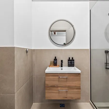 Blue Angels - Odyssey Indoor Pool & Apartmán Năvodari