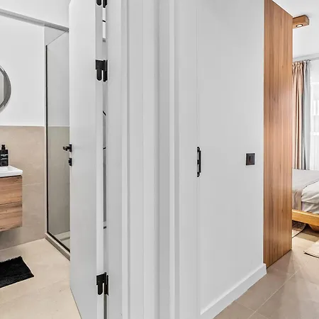 Blue Angels - Odyssey Indoor Pool & Apartmán