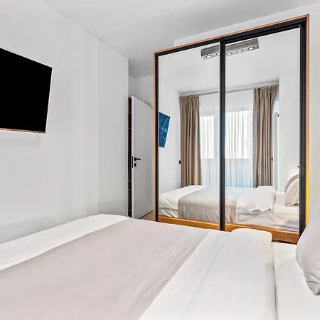 Blue Angels - Odyssey Indoor Pool & Apartmán *