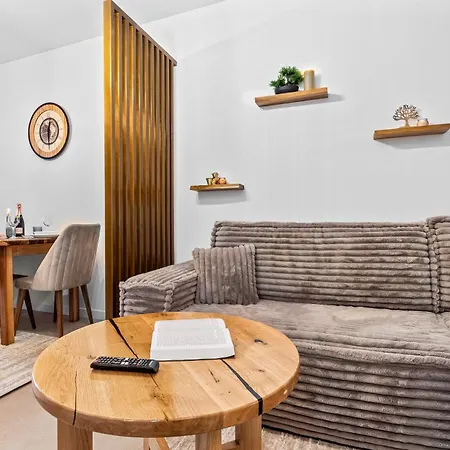 Blue Angels - Odyssey Indoor Pool & Năvodari