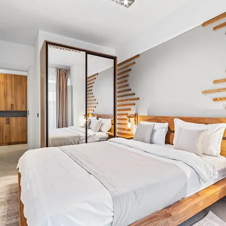 Blue Angels - Odyssey Indoor Pool & Apartmán Năvodari