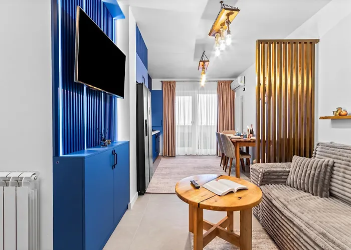 Blue Angels - Odyssey Pool & Apartment Năvodari