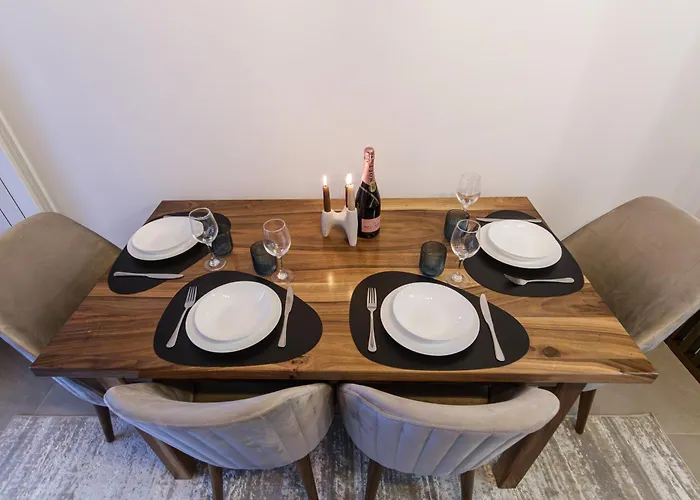 Blue Angels - Odyssey Pool & Apartment Năvodari