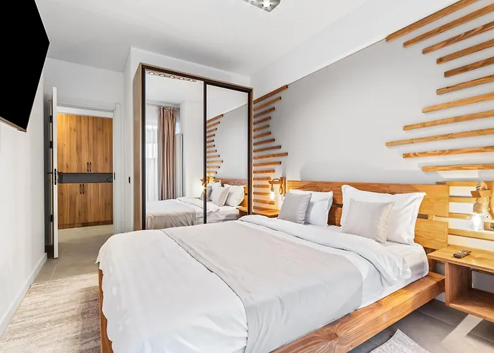 Blue Angels - Odyssey Pool & Apartment Năvodari